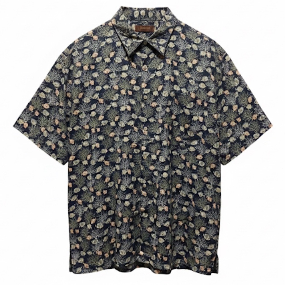 Vintage Tori Richard Honolulu Men’s Hawaiian Print Aloha Shirt. Made in Hawaii